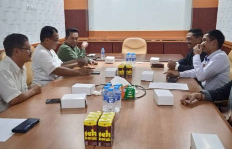Peradi Banjarmasin Serahkan MoU Lanjutan ke ULM Banjarmasin